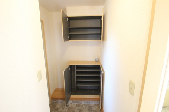 レーヴィンス 栄