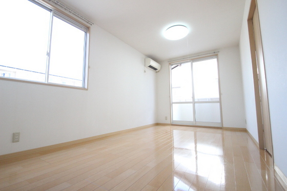 レーヴィンス 栄