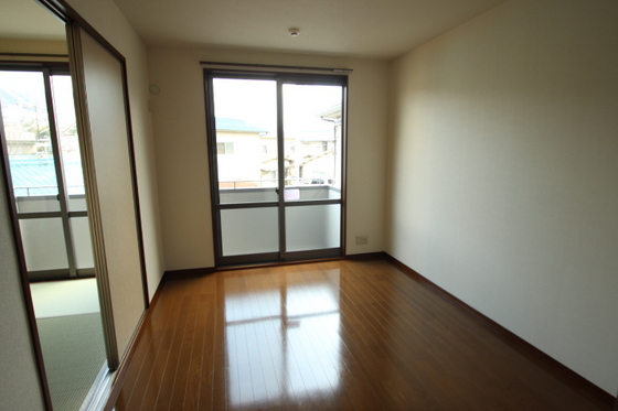 クレール五日市駅前 E棟