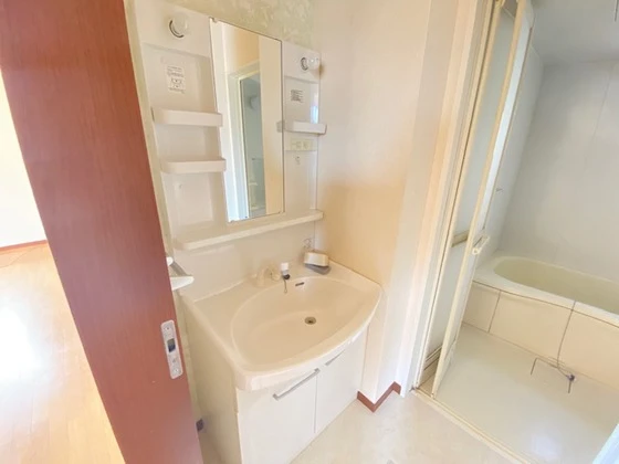 アクアみどり坂 B