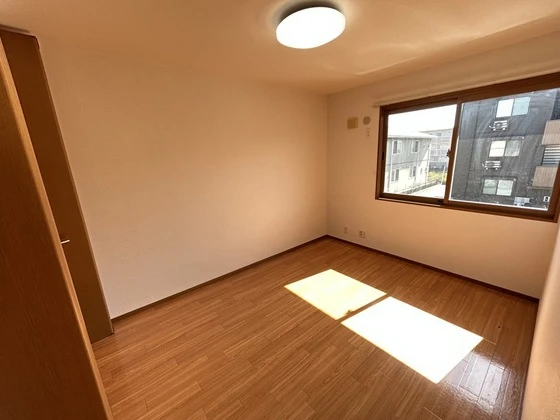 ファミール三筋 B棟