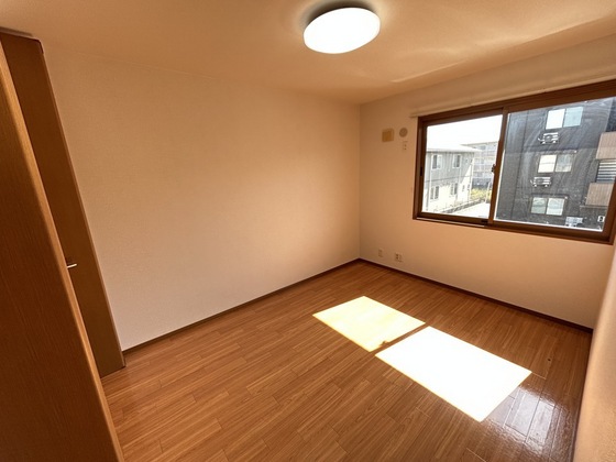 ファミール三筋 B棟