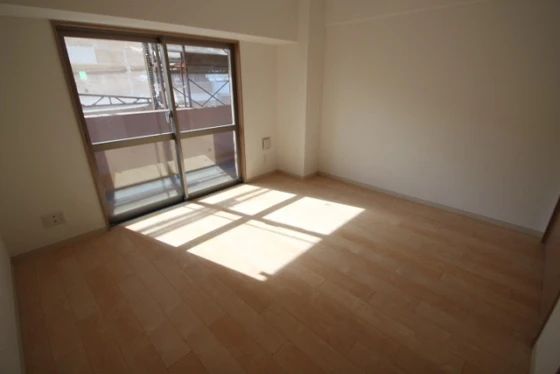 ベルヴィル大町駅前