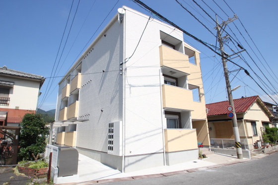 ☆大町駅徒歩10分☆充実した設備のリノベーション単身物件！！