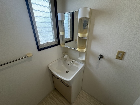 クレセンド楽々園 A棟