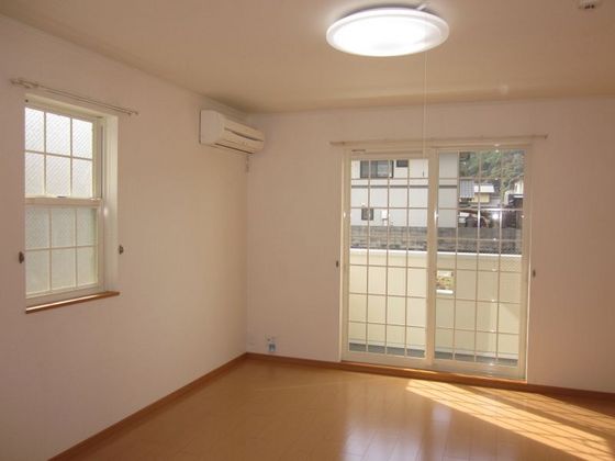 アーバンホワイトタナカⅢ