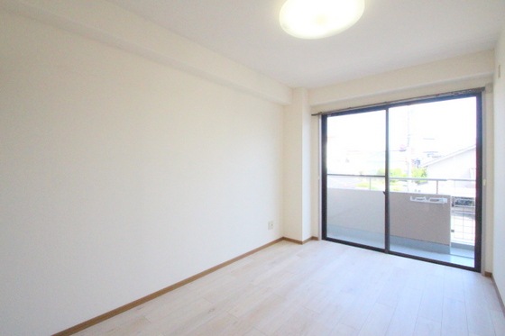 フラット新屋敷