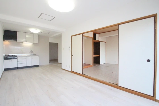 フラット新屋敷