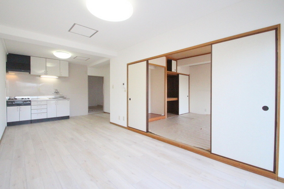 フラット新屋敷