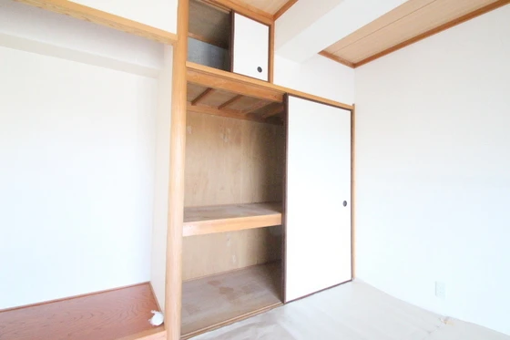 フラット新屋敷