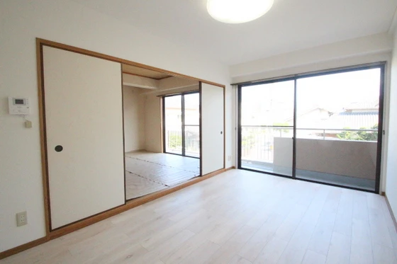 フラット新屋敷