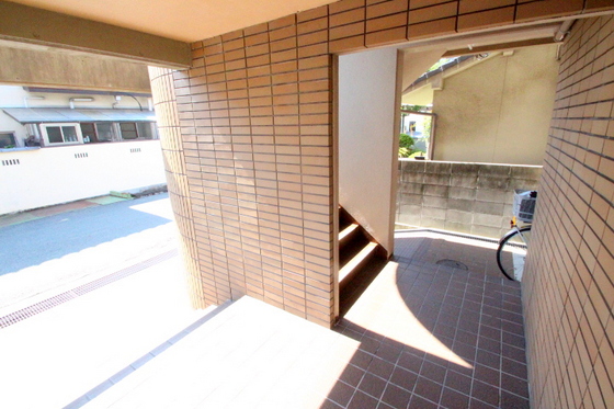 フラット新屋敷