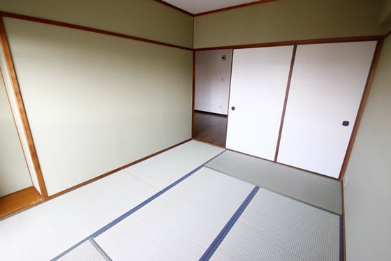 コーポハピネス