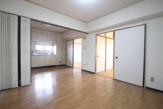 コーポハピネス