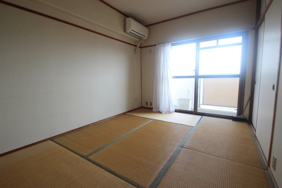 コーポハピネス