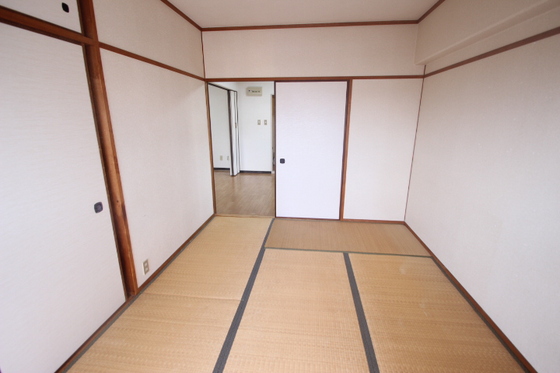 コーポハピネス