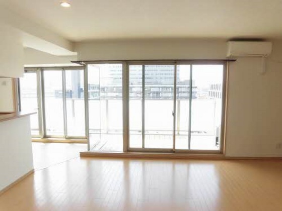 プレミア ステーション 西口