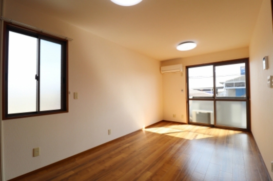 ストークシャトル B棟