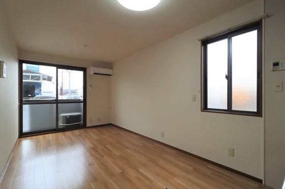 ストークシャトル B棟