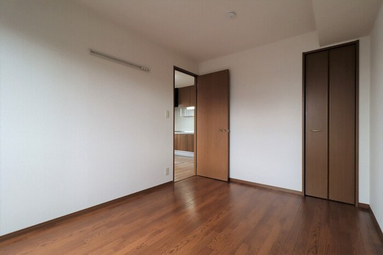 ストークシャトル B棟