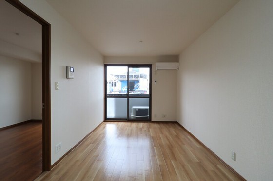 ストークシャトル B棟