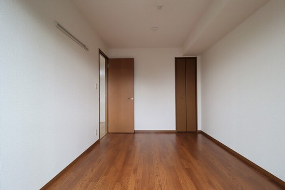 ストークシャトル B棟