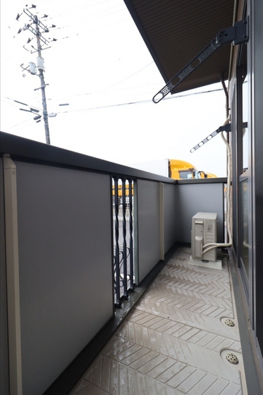 ストークシャトル B棟