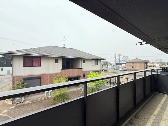 リジョイスタウン B