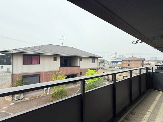 リジョイスタウン B