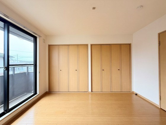 リジョイスタウン B