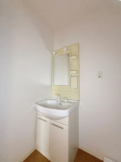 リジョイスタウン B