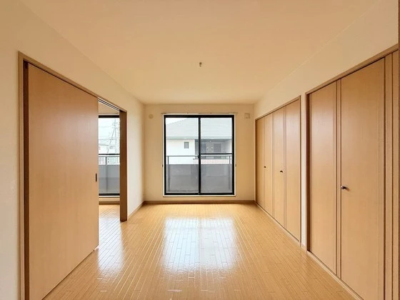 リジョイスタウン B