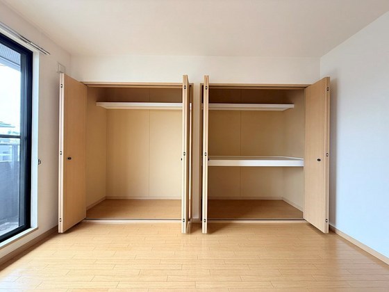 リジョイスタウン B