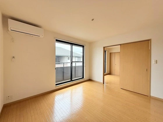 リジョイスタウン B