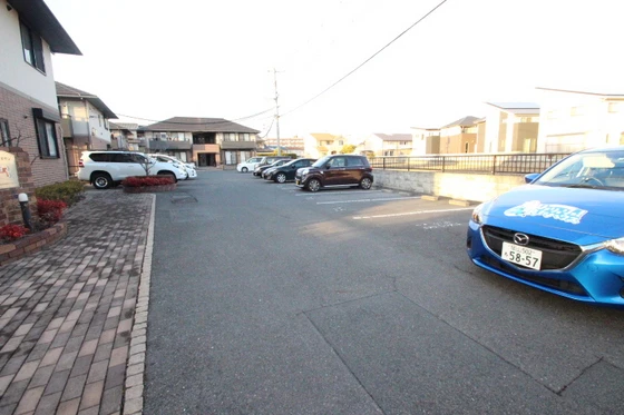 リジョイスタウン B