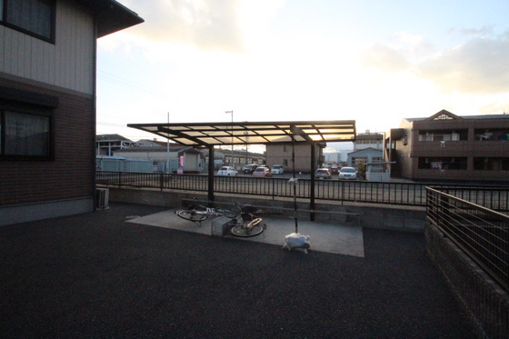 リジョイスタウン B