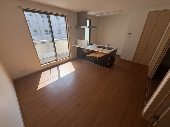 パラティ川内・N