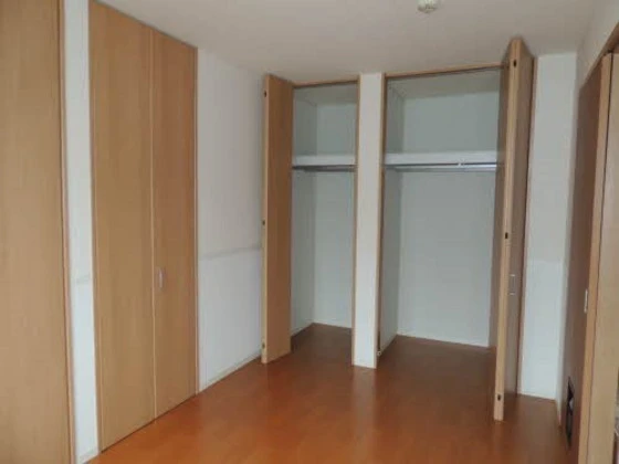 ヴィラージュ A棟