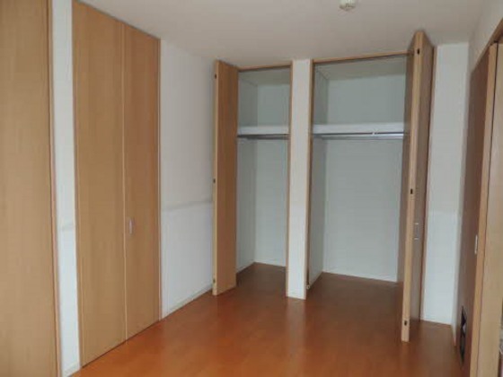 ヴィラージュ A棟