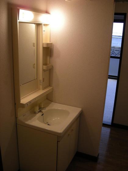 アーモアウメント B棟