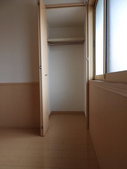 フローレスかおり D棟