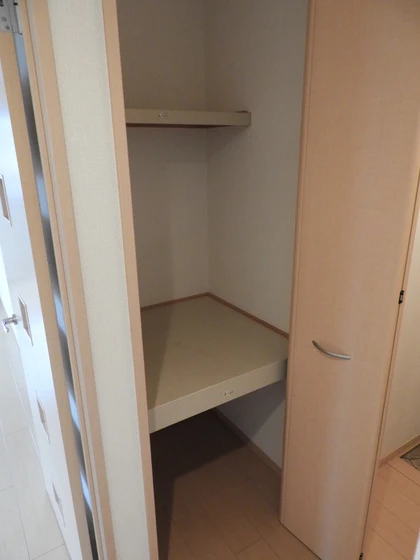 フローレスかおり D棟