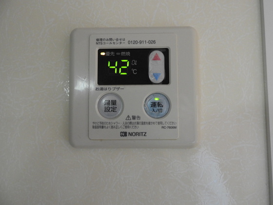 フローレスかおり D棟