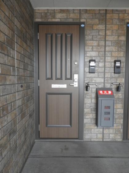 フローレスかおり D棟