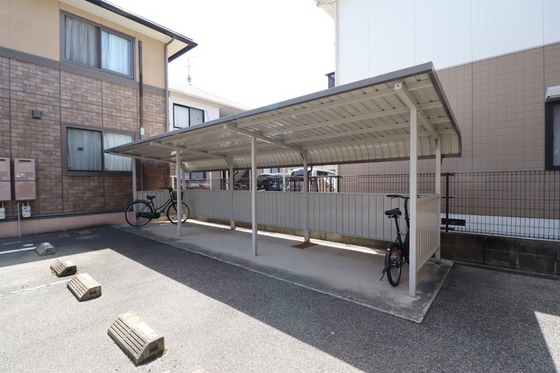 フローレスかおり D棟