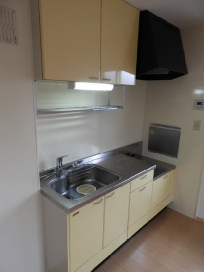 フローレスかおり D棟