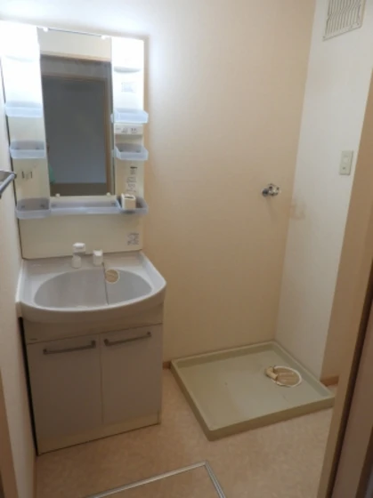 フローレスかおり D棟