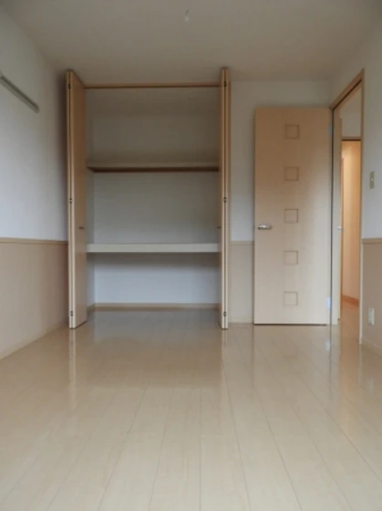 フローレスかおり D棟