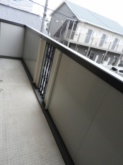 フローレスかおり D棟