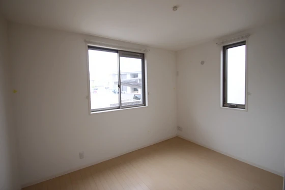 グランドヒルズ西崎